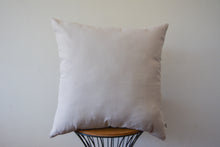 Cargar imagen en el visor de la galería, ALMOHADON BASIC 50x50cm