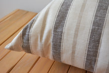 Cargar imagen en el visor de la galería, ALMOHADÓN RAYAS NEUTRO