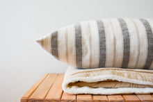 Cargar imagen en el visor de la galería, ALMOHADÓN RAYAS NEUTRO