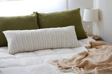 Cargar imagen en el visor de la galería, ALMOHADÓN RAYAS B&W