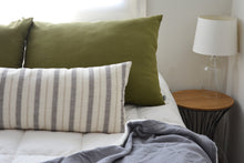 Cargar imagen en el visor de la galería, ALMOHADÓN RAYAS NEUTRO