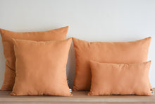 Cargar imagen en el visor de la galería, ALMOHADON PESTAÑA 70x50cm