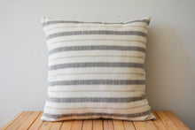 Cargar imagen en el visor de la galería, ALMOHADÓN RAYAS NEUTRO