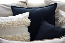Cargar imagen en el visor de la galería, ALMOHADON LONA PESTAÑA 50x50cm