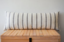 Cargar imagen en el visor de la galería, ALMOHADÓN RAYAS NEUTRO
